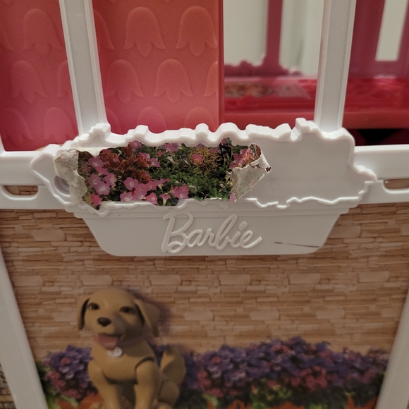 Mattel Barbie Glam Getaway Portable Doll House - Picture 3 of 11